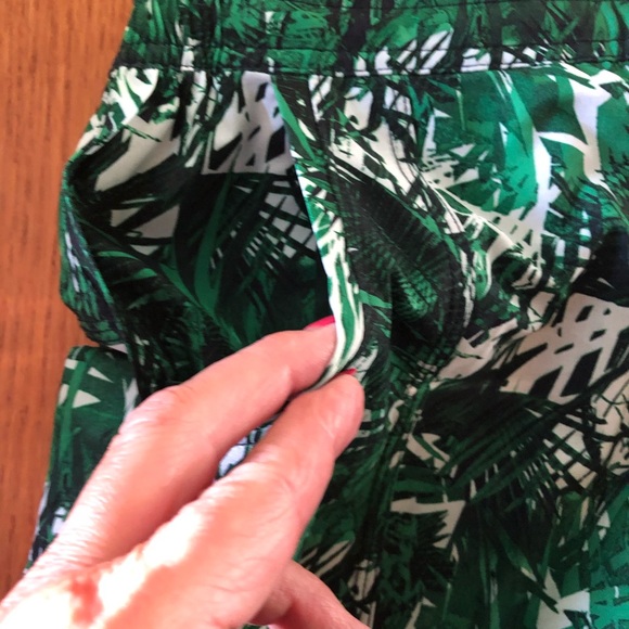 SALE☘️Athleta Tropical Print shorts - Picture 4 of 5